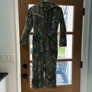 Youth hunting suit size 8 gently worn